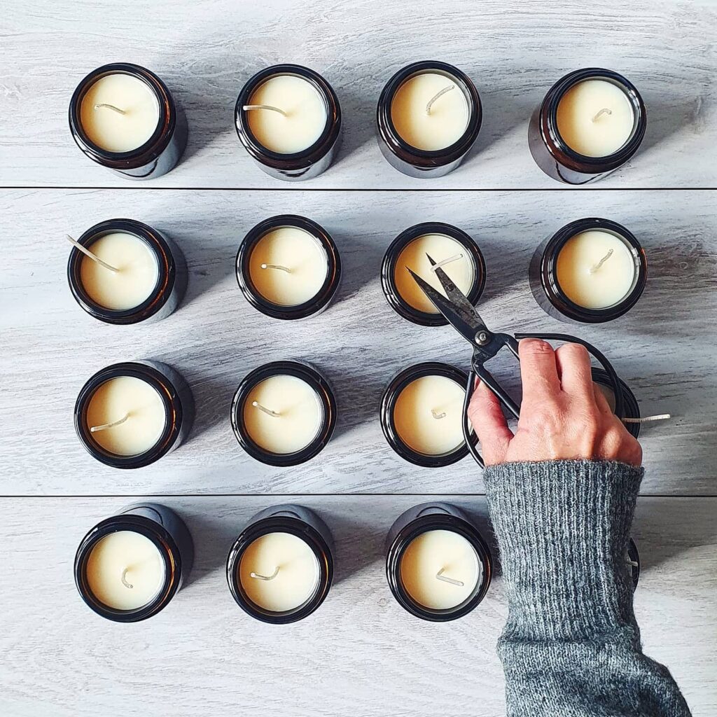 Wick trimming - natural soy candles